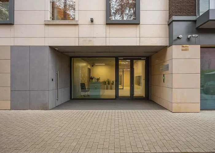 Air Conditioned Apartment With Parking And Desk For Remote Work In Warsaw By Noclegi Renters