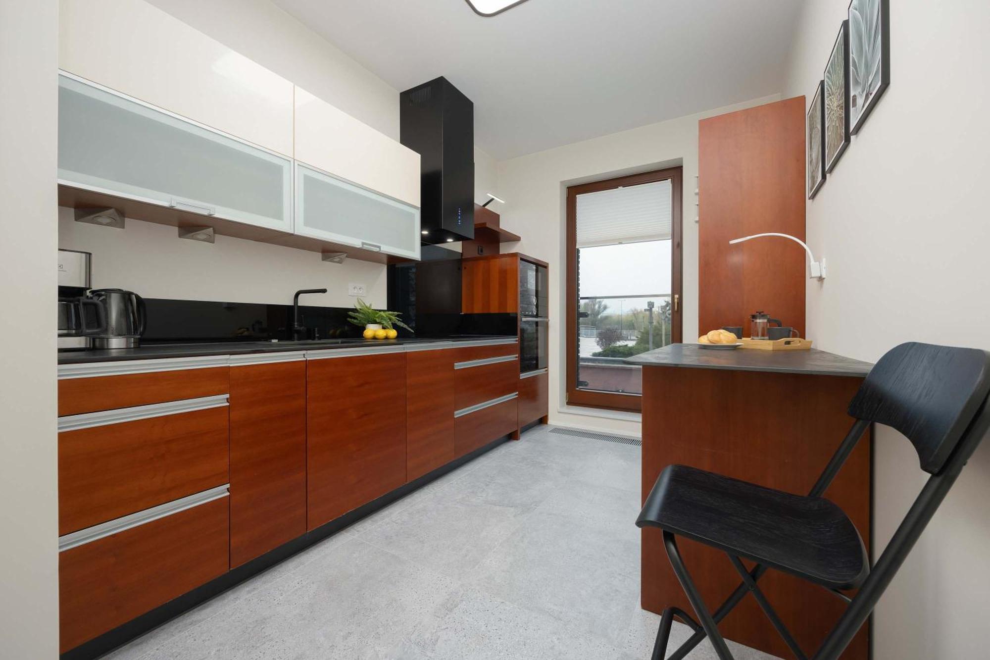 Apartament Air Conditioned With Parking And Desk For Remote Work In By Renters *